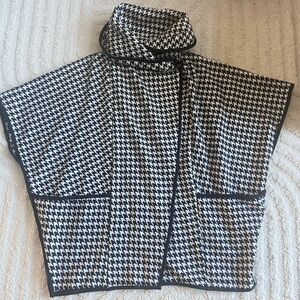Black and White Houndstooth Cape S